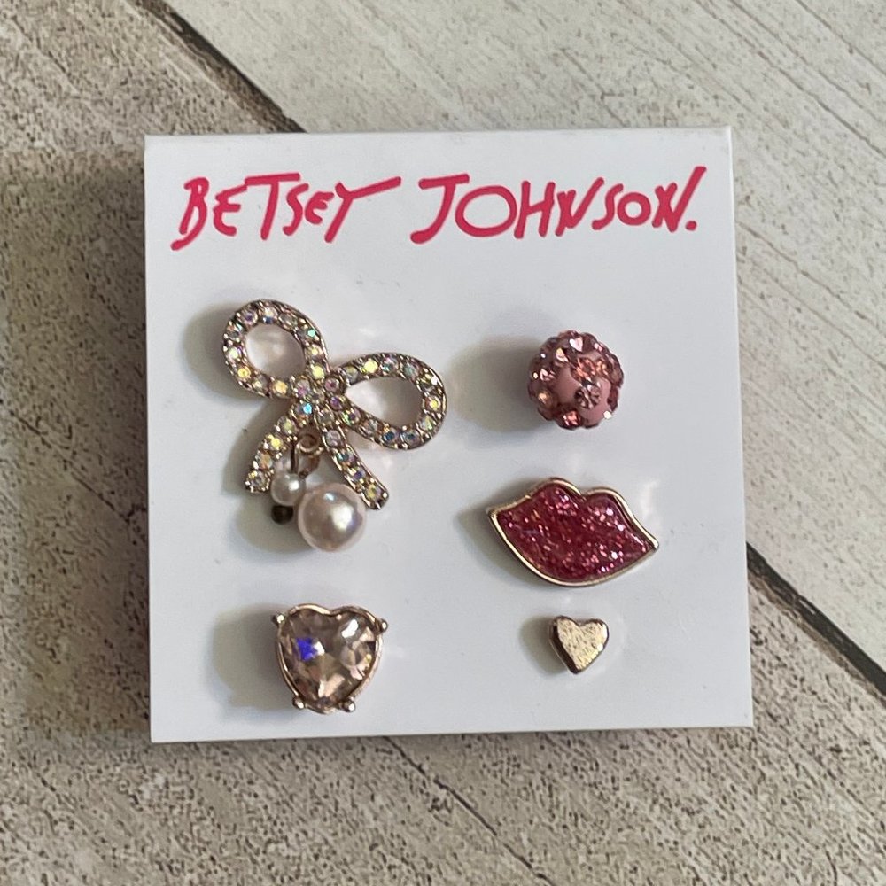 NWT~BETSY JOHNSON~6-Piece "Kisses" Earring Set